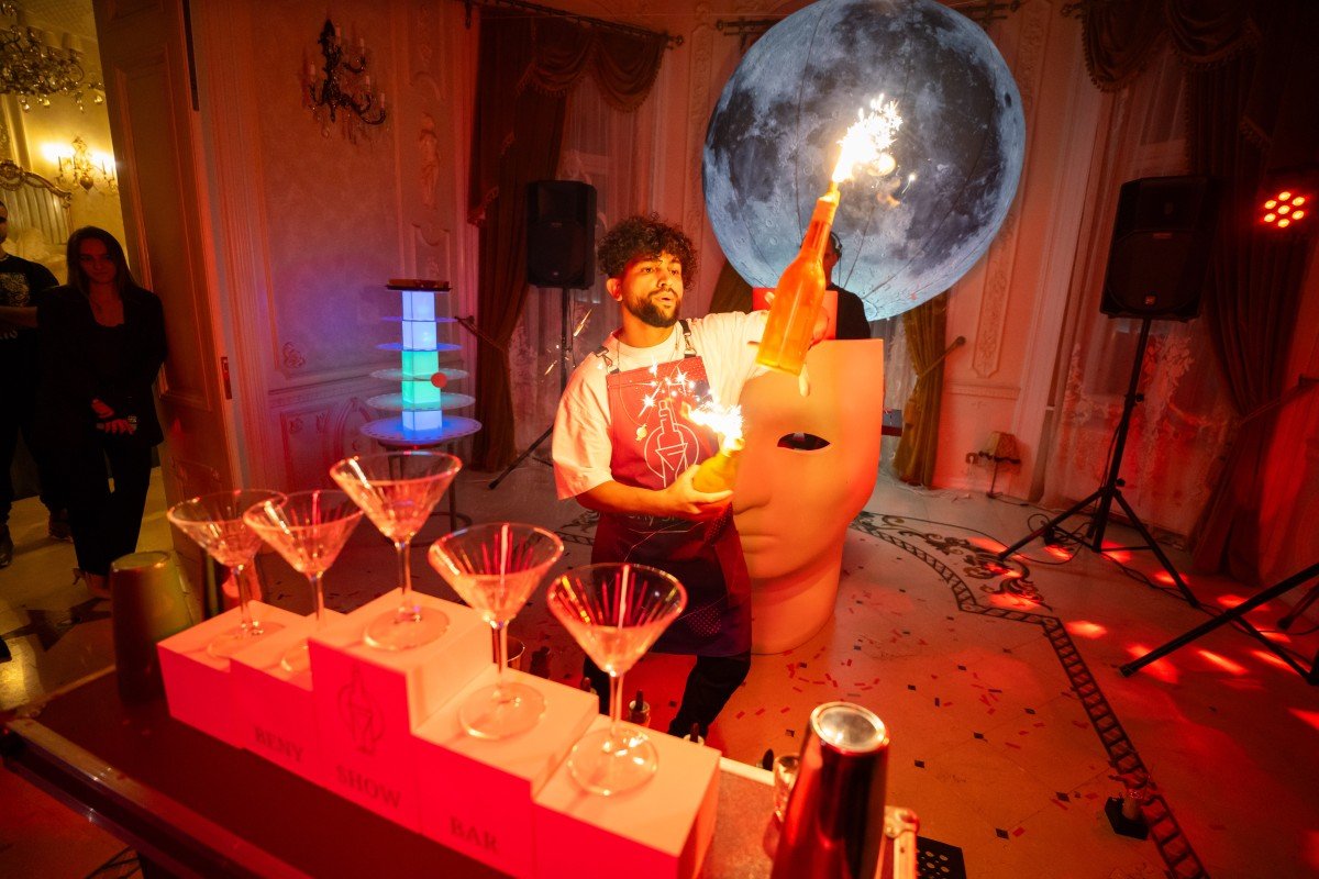 Show Bar la Palatul Noblesse – spectacolul care transformă un eveniment într-o experiență memorabilă