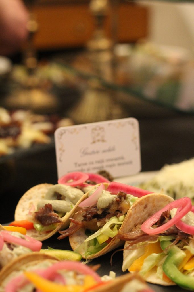 Buffet la Palatul Noblesse 1881 – experiența culinară care aduce eleganță și varietate evenimentelor - Palatul Noblesse