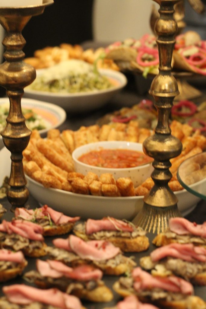 Buffet la Palatul Noblesse 1881 – experiența culinară care aduce eleganță și varietate evenimentelor - Palatul Noblesse