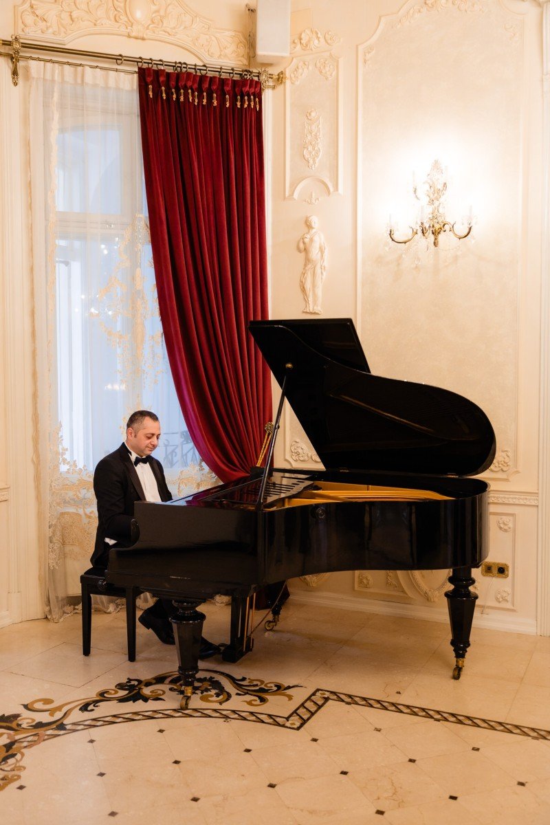 Pian live la Palatul Noblesse: Ritmul invizibil al unei seri memorabile - Palatul Noblesse