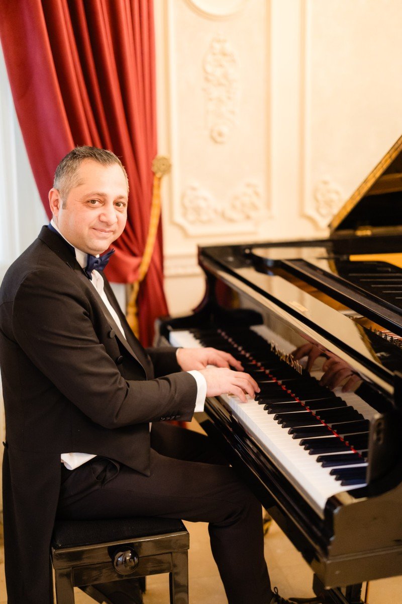 Pian live la Palatul Noblesse: Ritmul invizibil al unei seri memorabile - Palatul Noblesse