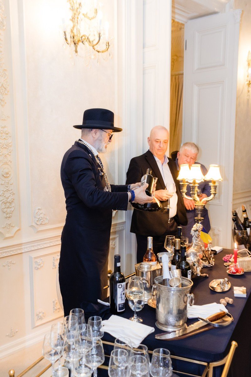 Somelier la Palatul Noblesse – arta vinului care transformă evenimentele în experiențe rafinate - Palatul Noblesse