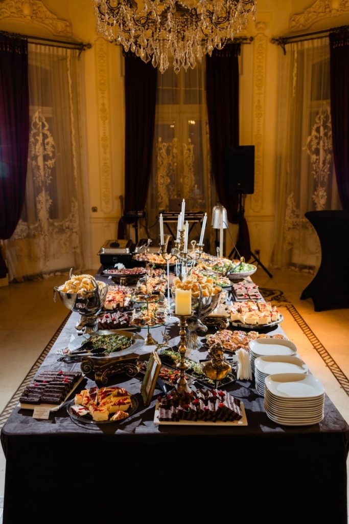 Buffet la Palatul Noblesse 1881 – experiența culinară care aduce eleganță și varietate evenimentelor - Palatul Noblesse