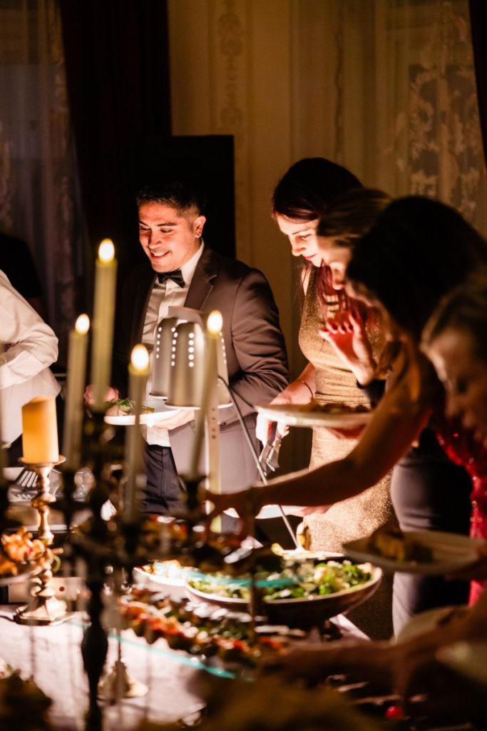 Buffet la Palatul Noblesse 1881 – experiența culinară care aduce eleganță și varietate evenimentelor - Palatul Noblesse