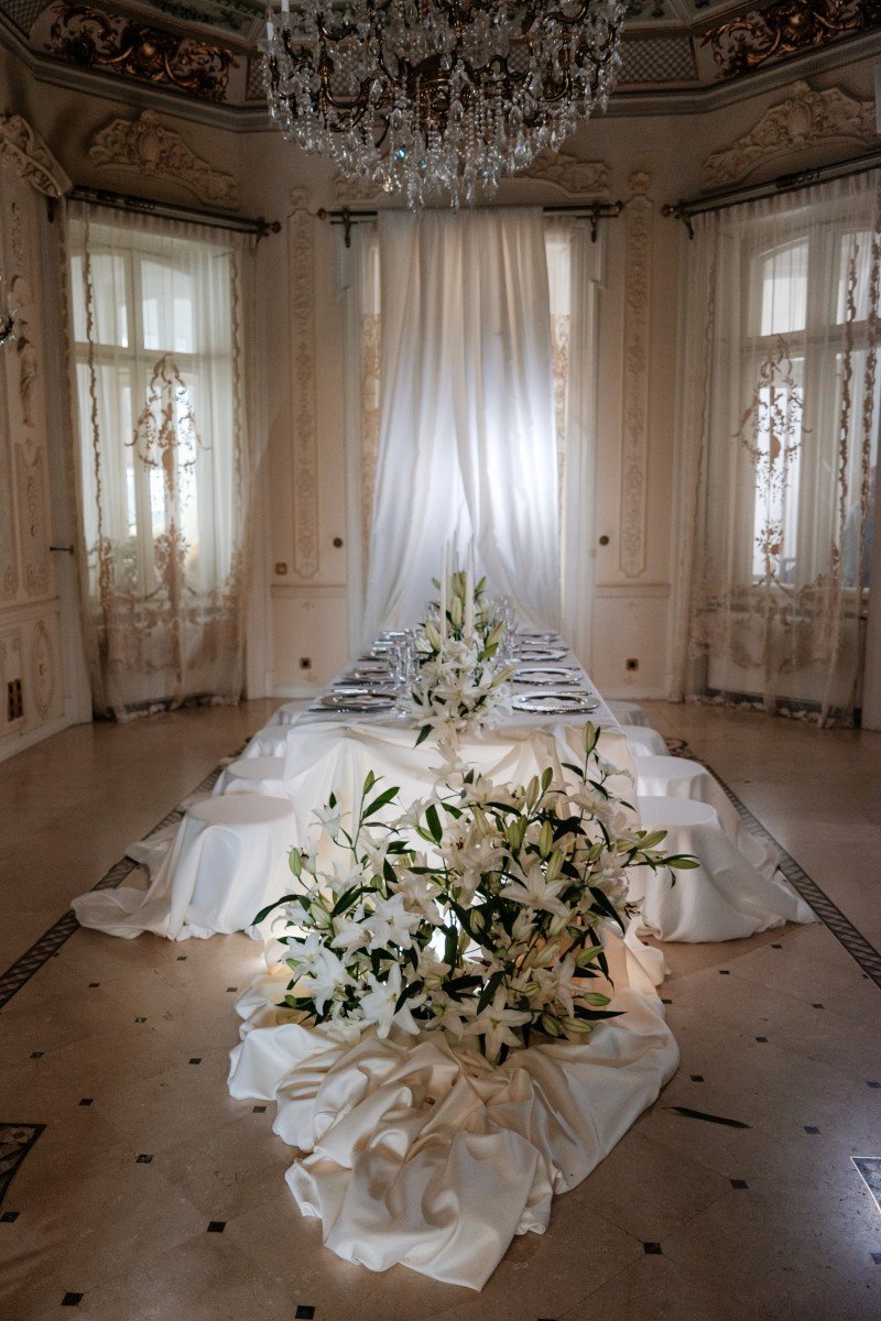 Tematică de nuntă White Lilies la Palatul Noblesse – eleganță pură, rafinament și frumusețe atemporală - Palatul Noblesse