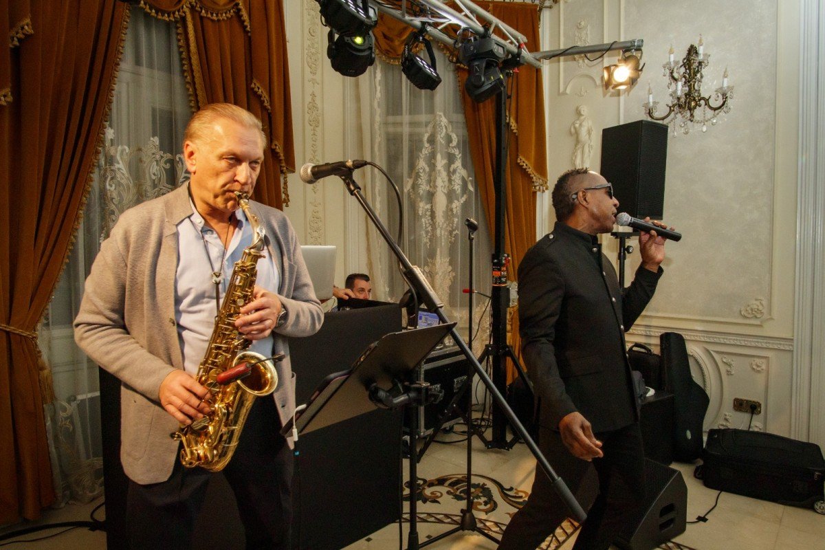 Band Live la Palatul Noblesse – experiența muzicală care transformă un eveniment într-un spectacol memorabil - Palatul Noblesse