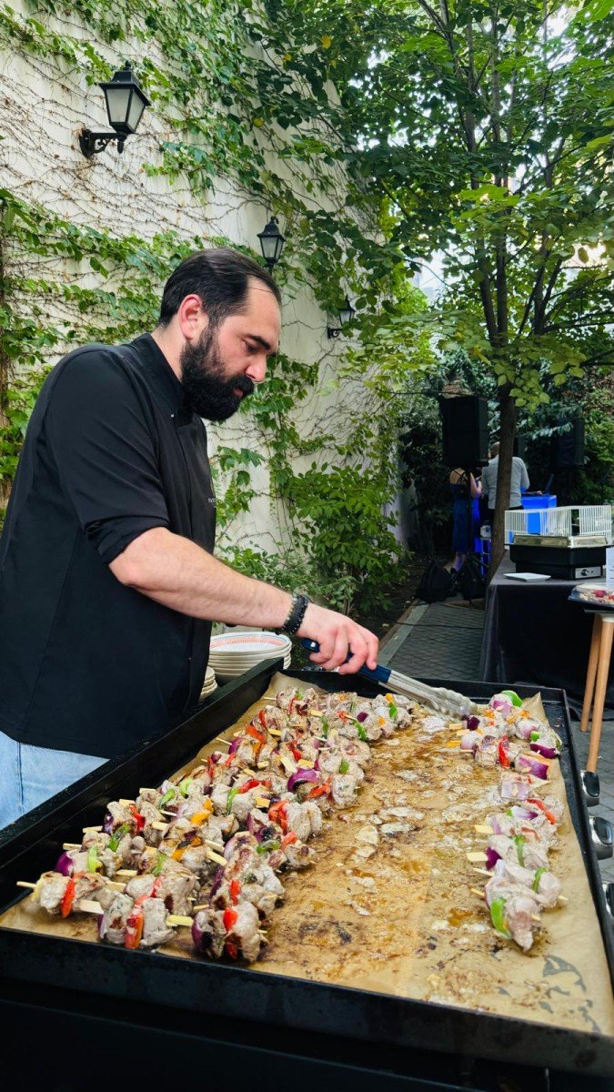 Garden BBQ Live la Palatul Noblesse – experiența care aduce gust, energie și socializare într-un cadru boem