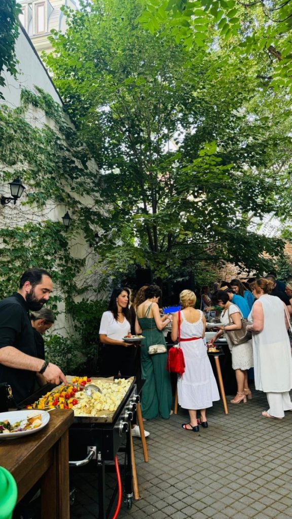 Garden BBQ Live la Palatul Noblesse – experiența care aduce gust, energie și socializare într-un cadru boem - Palatul Noblesse