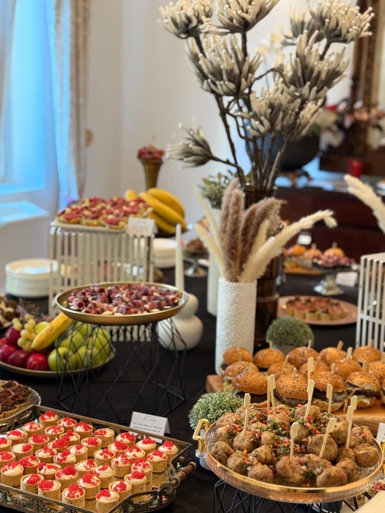 Buffet la Palatul Noblesse 1881 – experiența culinară care aduce eleganță și varietate evenimentelor - Palatul Noblesse