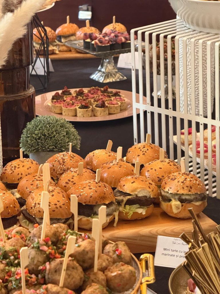 Buffet la Palatul Noblesse 1881 – experiența culinară care aduce eleganță și varietate evenimentelor - Palatul Noblesse