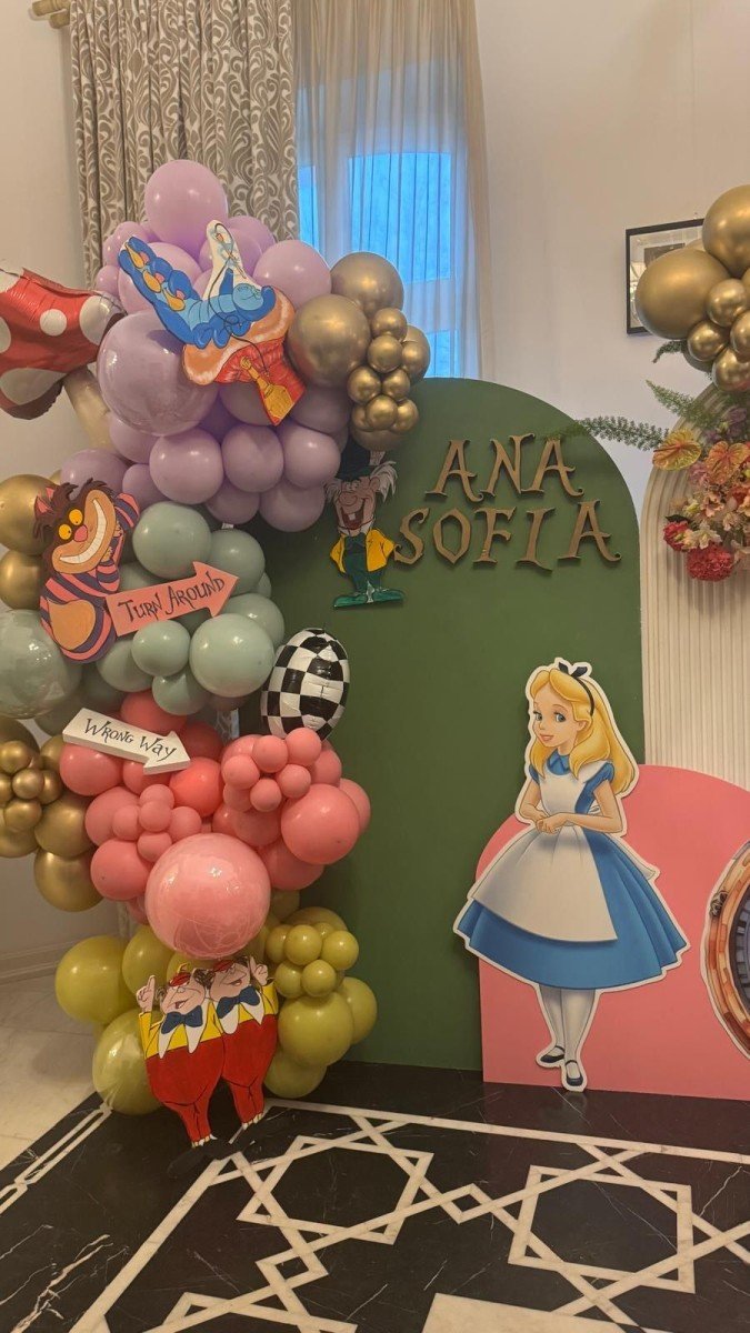 Tematică de botez Alice în Țara Minunilor la Palatul Noblesse
