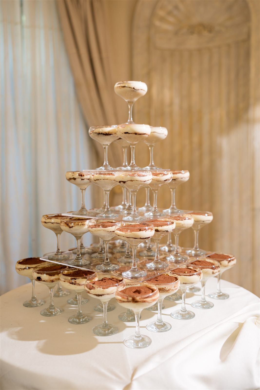 Turn de tiramisu, desert spectaculos la eveniment — Palatul Noblesse