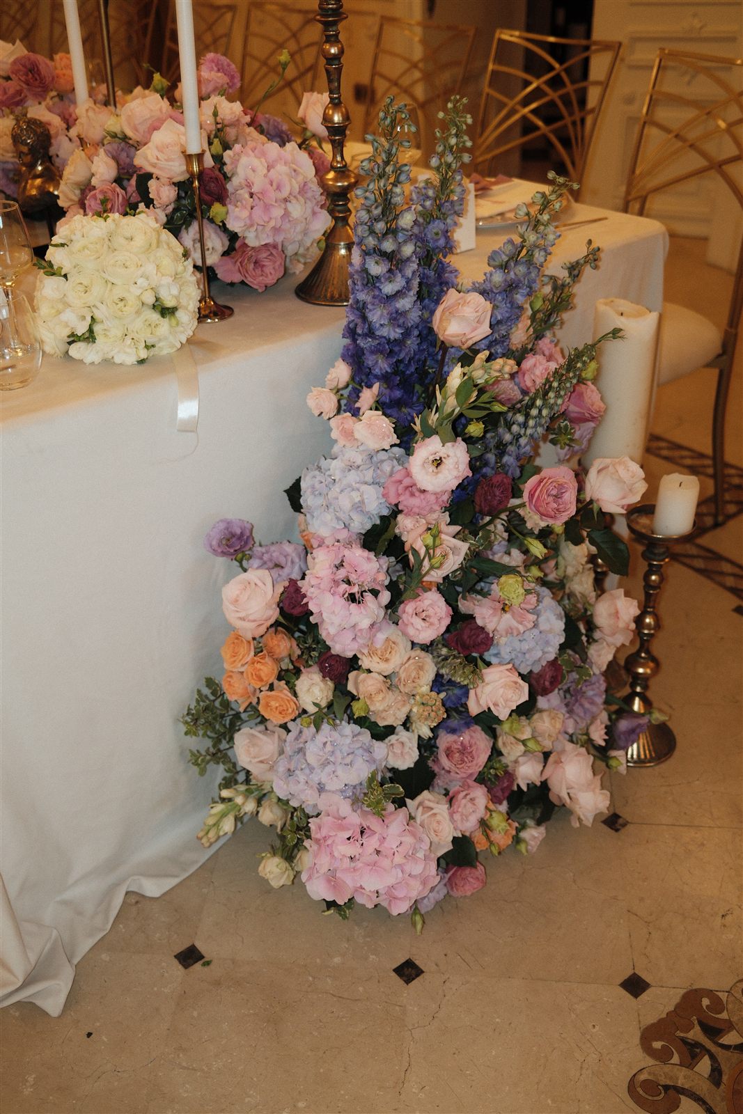 Aranjament floral pastel pentru nunta la Palatul Noblesse