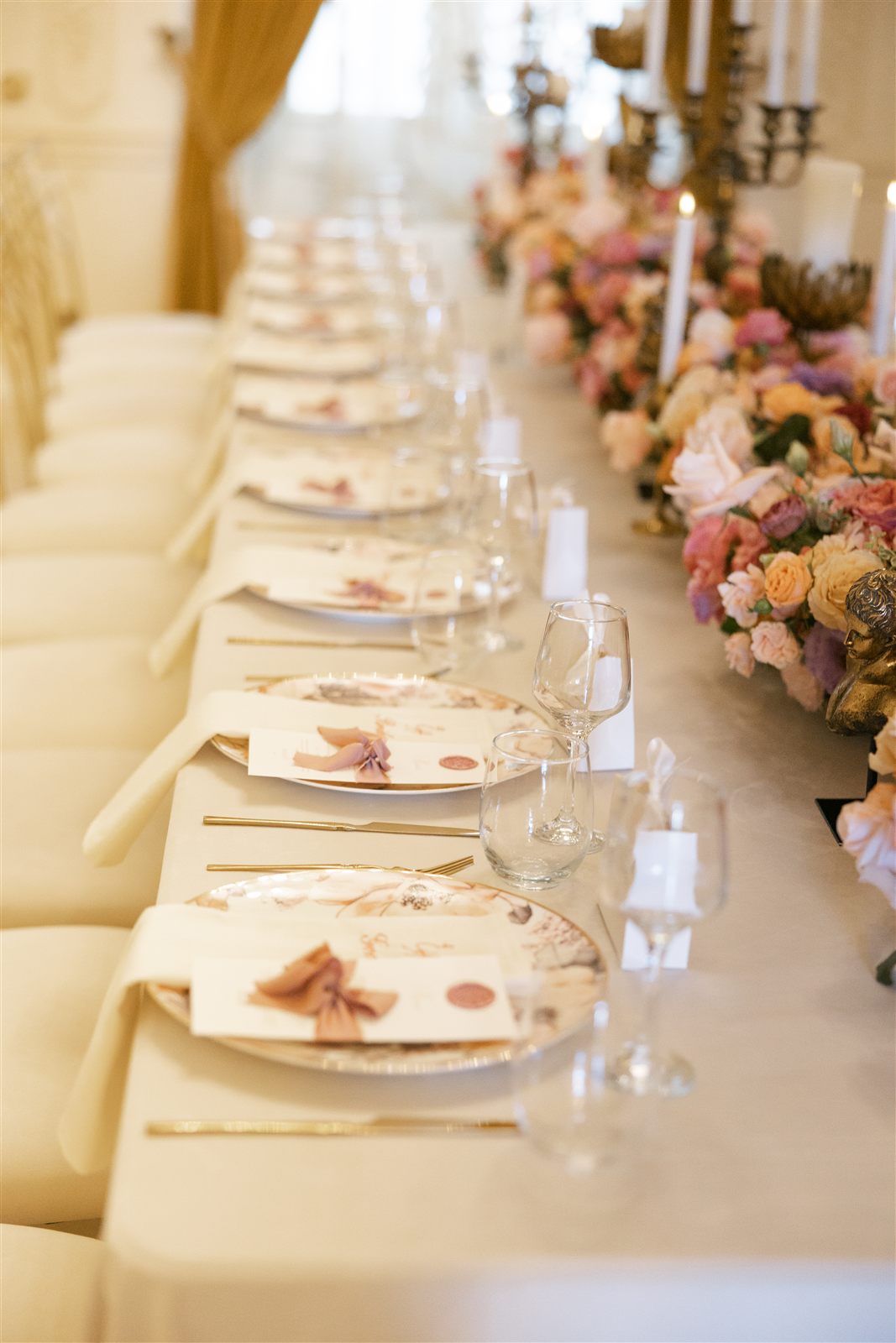 Masa decorata pentru nunta, tablescape pastel la Palatul Noblesse