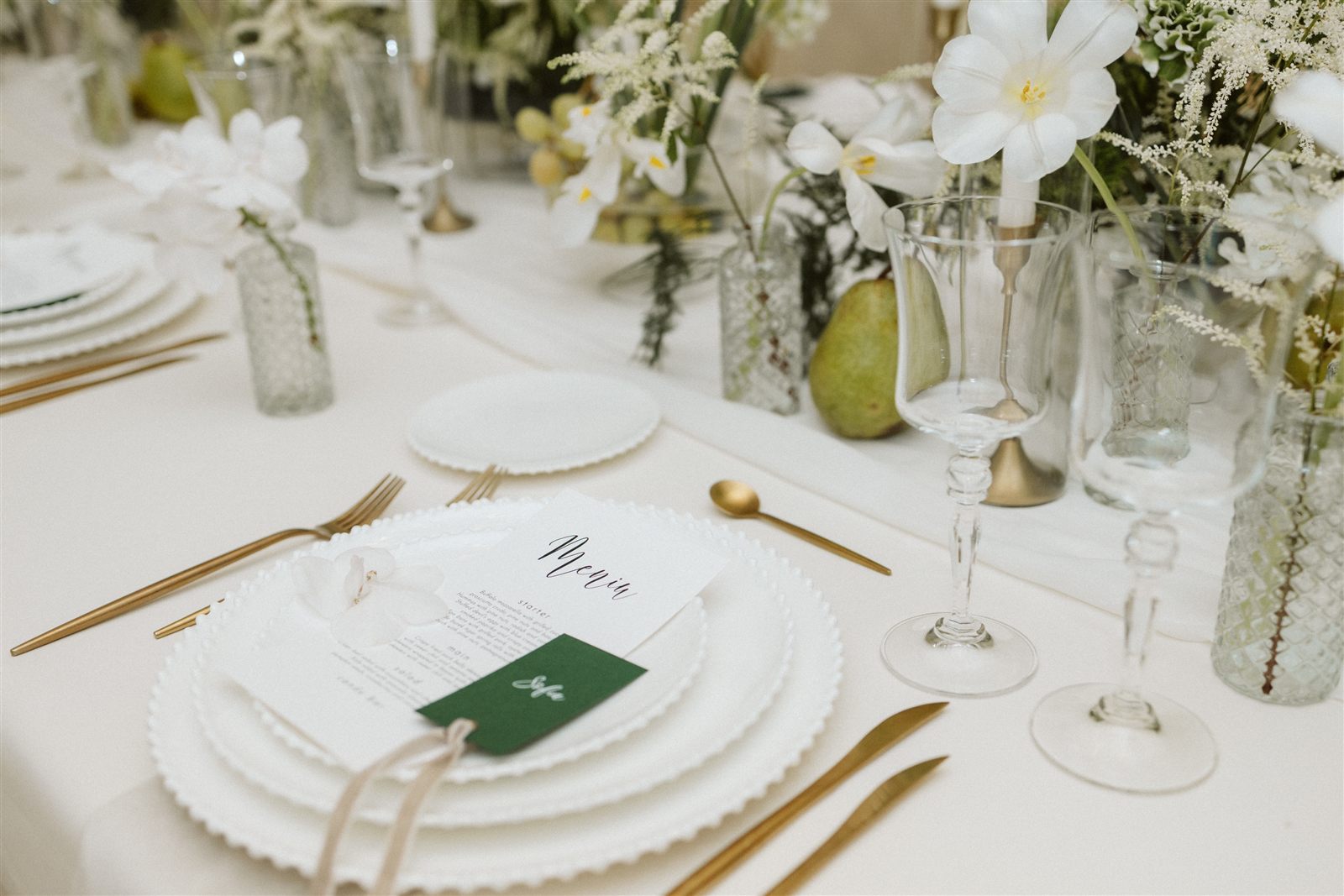 Tablescape de nuntă alb-verde în Salonul Florence — Palatul Noblesse București