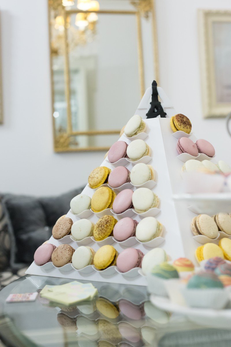 Turnul de macarons la Palatul Noblesse: Rafinamentul dulce care definește estetica unui eveniment - Palatul Noblesse