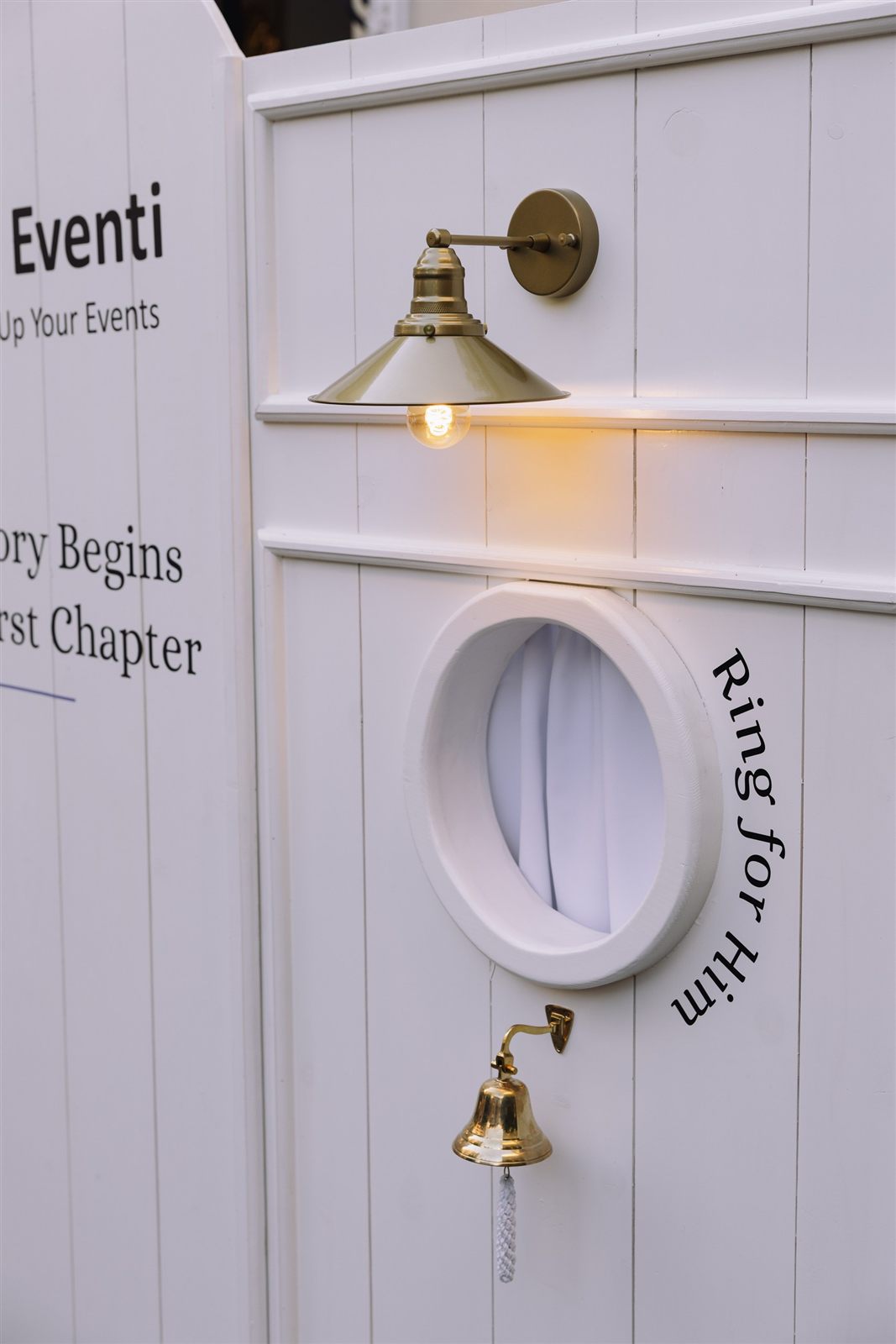 Panou Ring for Drinks Wall „Every Story Begins With A First Chapter" — Palatul Noblesse