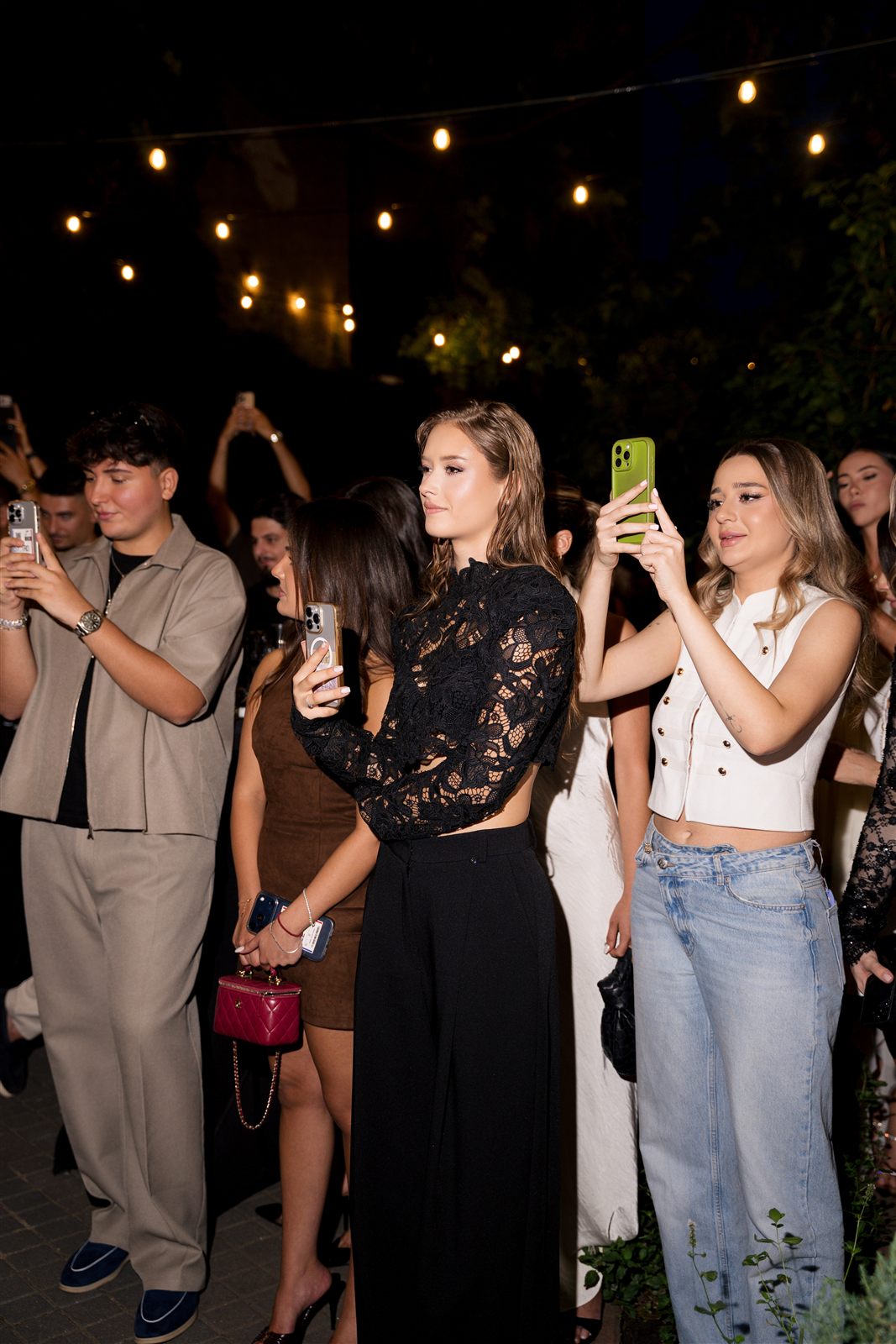 Invitati fotografiaza momentul de artificii de sol la Palatul Noblesse