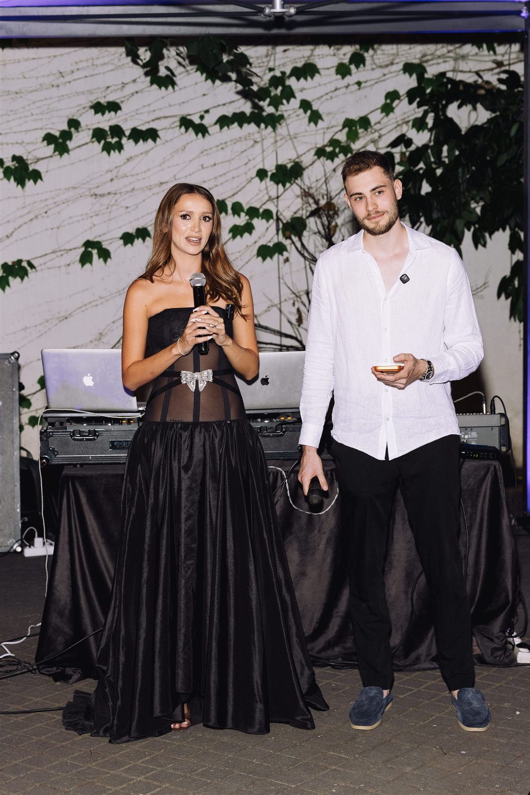 Moment de discurs la o gala in gradina Palatului Noblesse