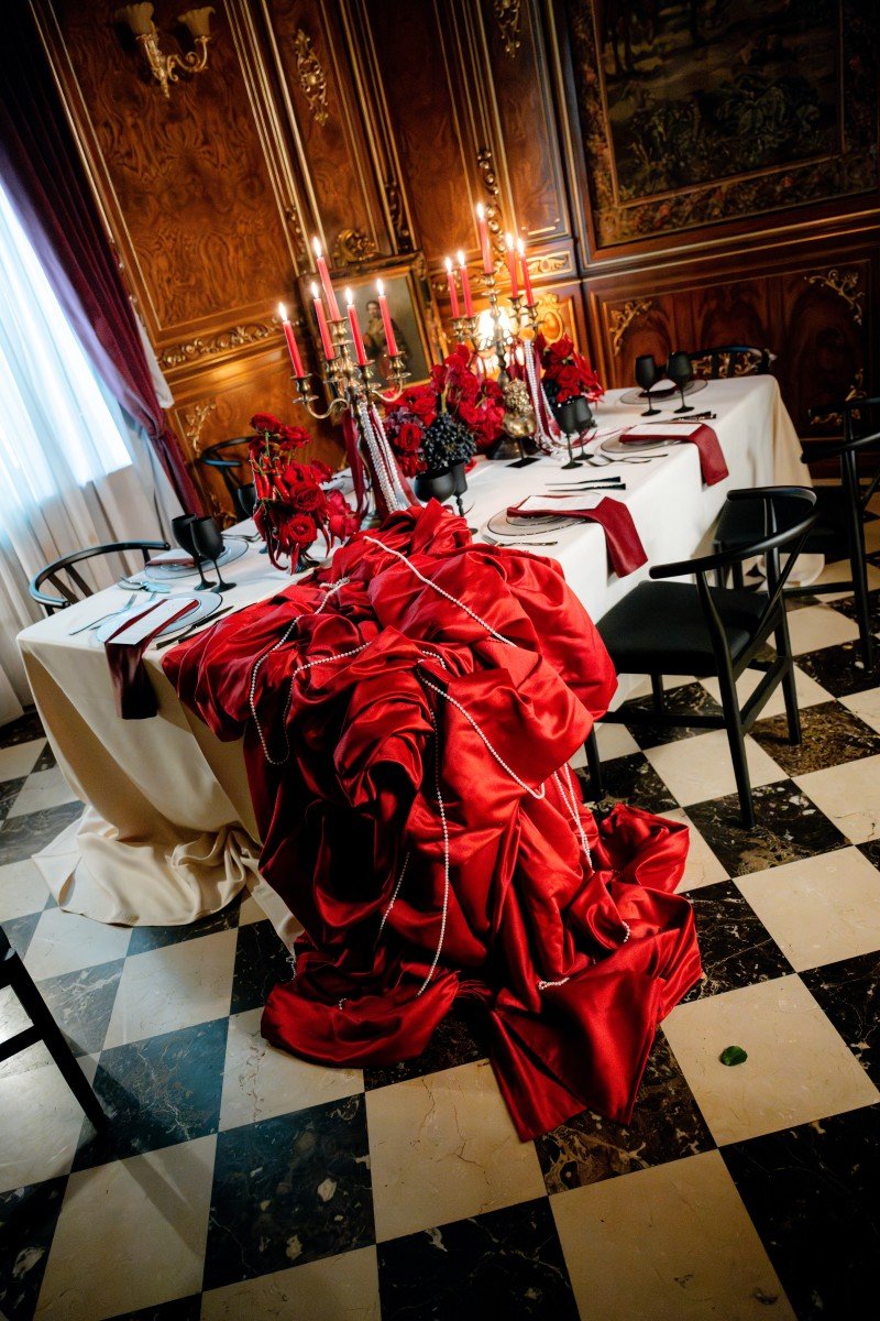 Red Velvet Wedding: O poveste despre pasiune, eleganță și emoție intensă - Palatul Noblesse
