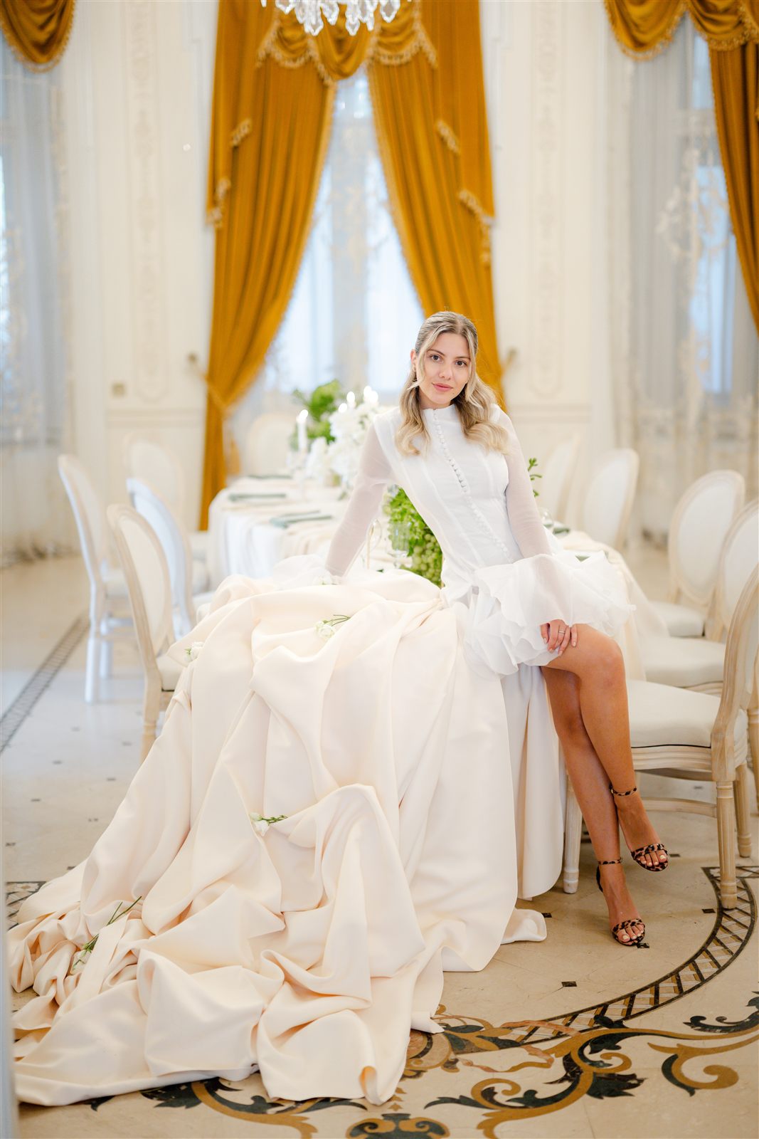 Mireasă în rochie albă în decorul de nuntă White Green la Palatul Noblesse