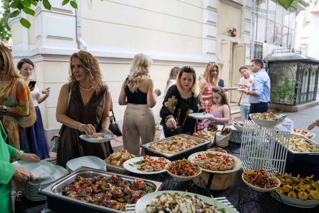 Garden Party eveniment de networking Summer Party Extravaganza organizat de Dynamic Business Connection în parteneriat cu Palatul Noblesse, iunie 2024 - Palatul Noblesse