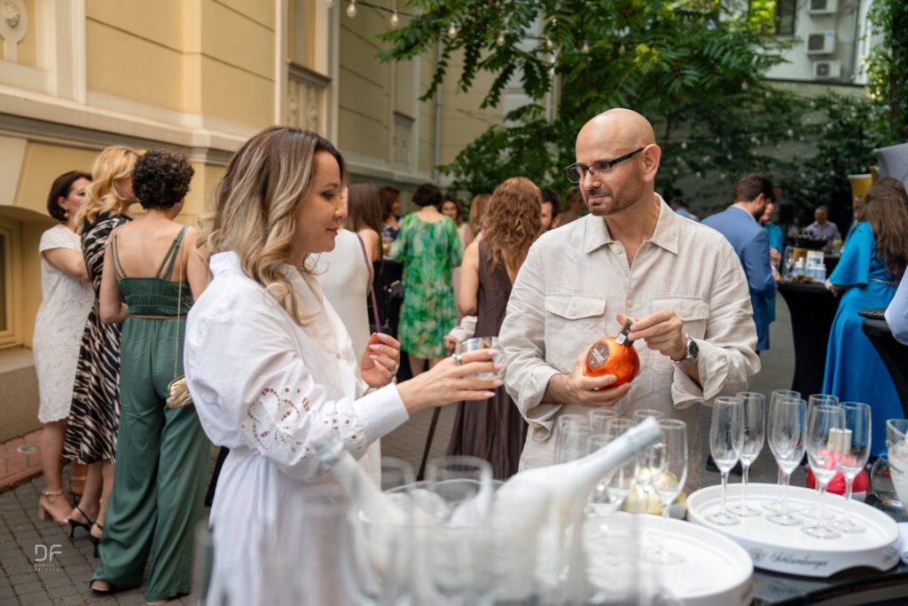 Garden Party eveniment de networking Summer Party Extravaganza organizat de Dynamic Business Connection în parteneriat cu Palatul Noblesse, iunie 2024 - Palatul Noblesse